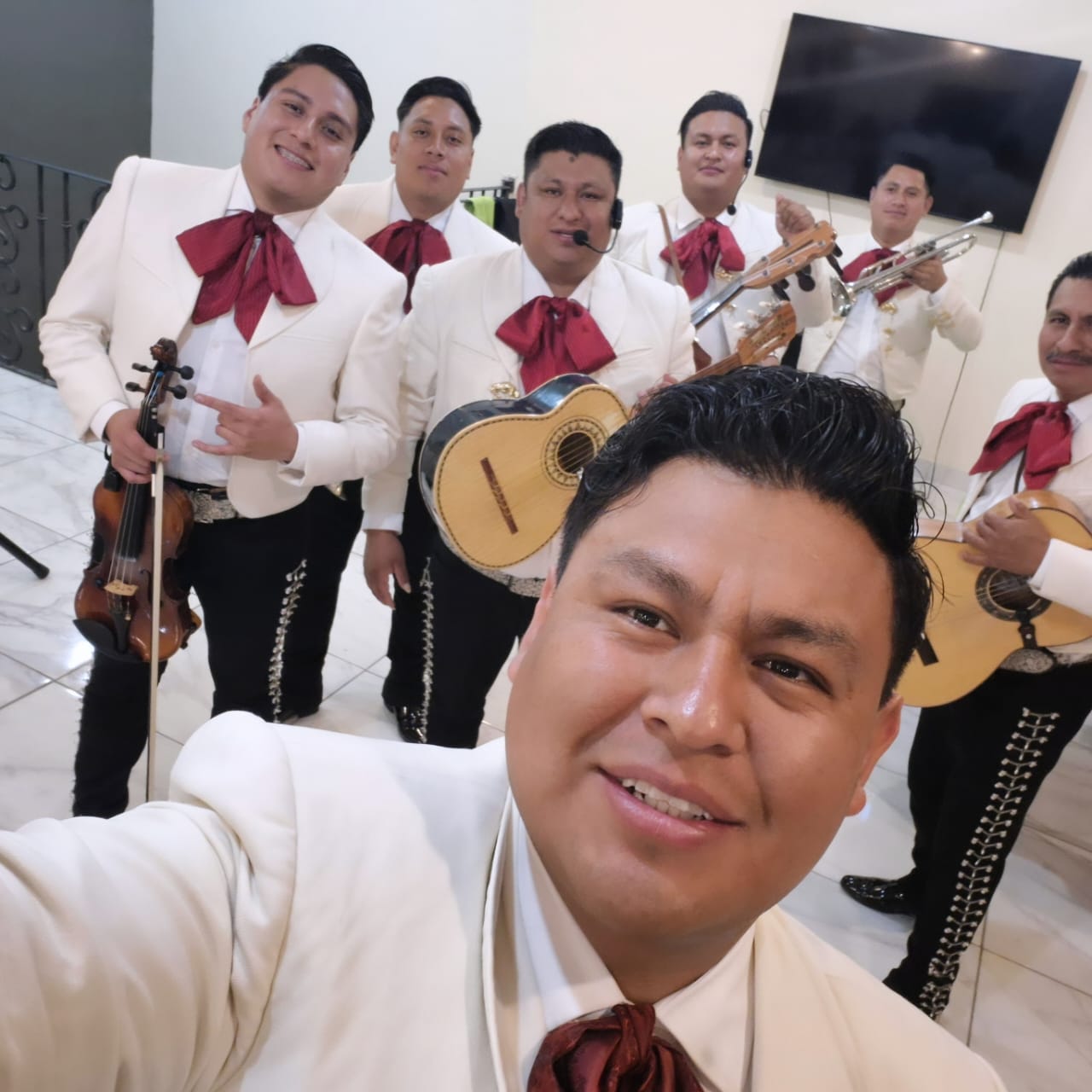 Servicio de Mariachi para Bodas y XV Años