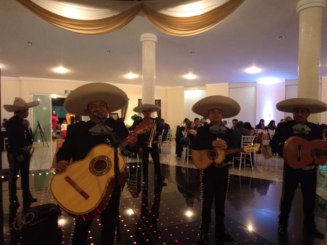 Servicio de Mariachi para Serenatas Privadas